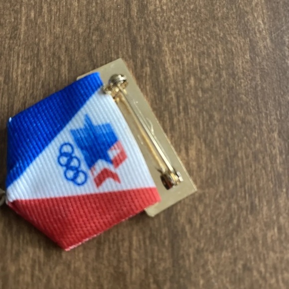 Los Angeles Olympic Committee - 1980 World Class Cyclist Pin - Picture 7 of 7